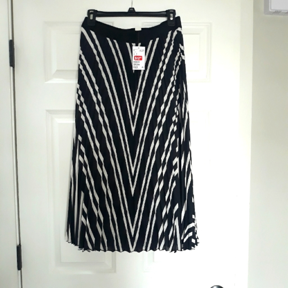 H&M skirt brand new